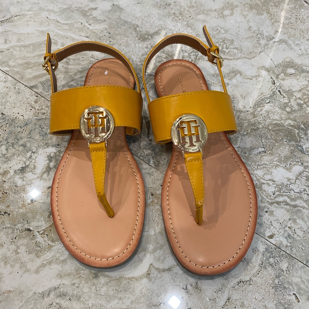 Tommy Hilfiger Leather Open Toe T-Strap Sandals Size 8.5
